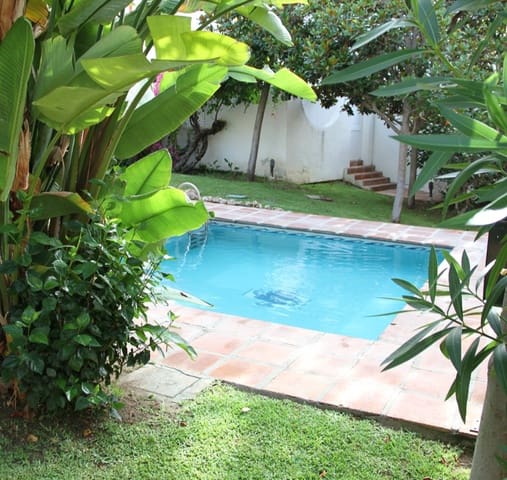 5 soverom Hus til salgs i Nueva Andalucia, Marbella med svømmebasseng garasje - € 725 000 (Ref: 9516000)