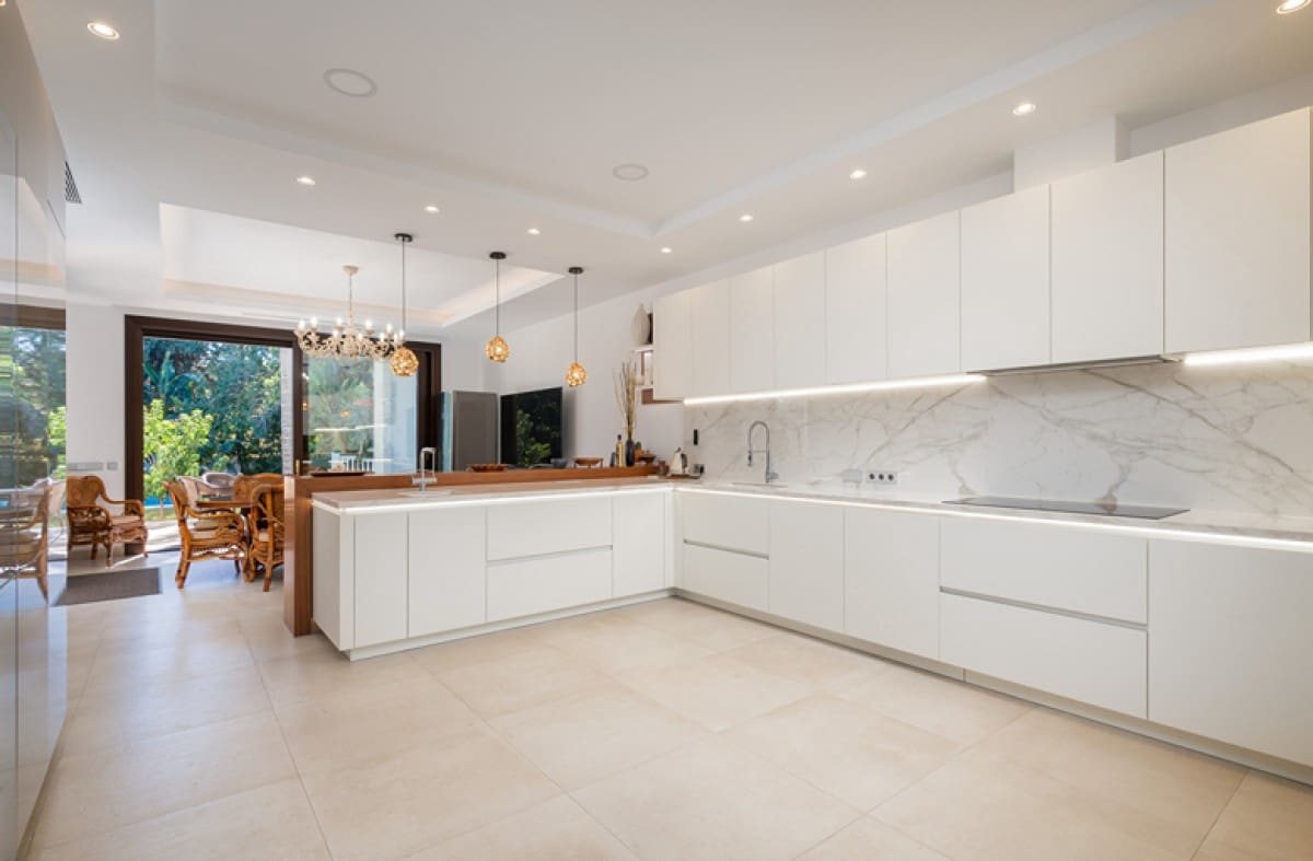 7 soveværelse Villa til salg i Estepona med swimmingpool garage - € 5.190.000 (Ref: 9527425)