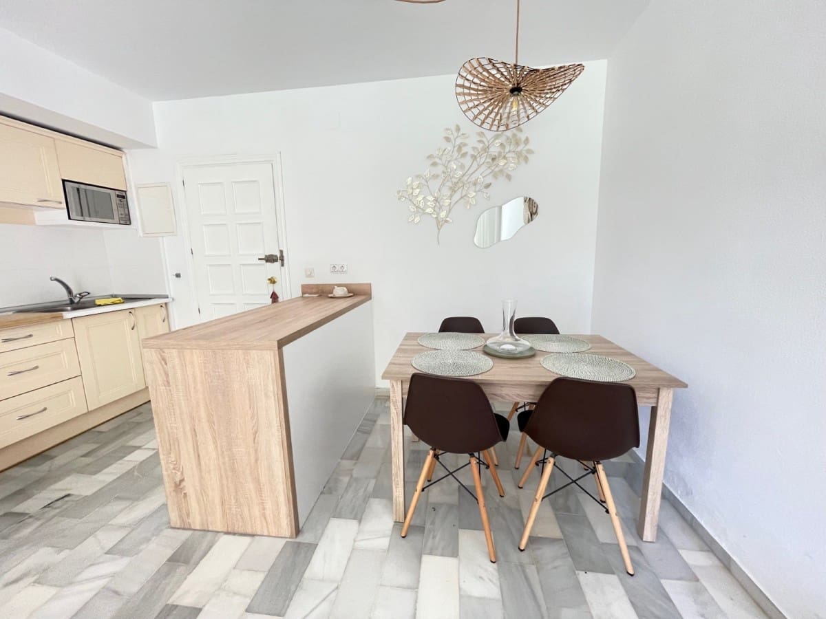 1 soverom Leilighet til salgs i Nueva Andalucia med svømmebasseng - € 339 995 (Ref: 9527426)