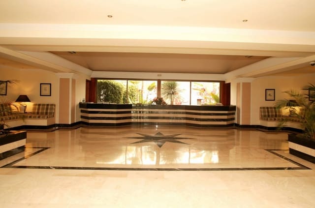 1 quarto Apartamento para venda em Nueva Andalucia, Marbella com piscina - 339 995 € (Ref: 9527426)