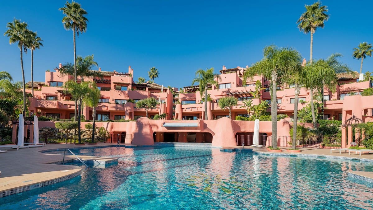 3 sovrum Takvåning till salu i Estepona med pool - 2 995 000 € (Ref: 9555241)