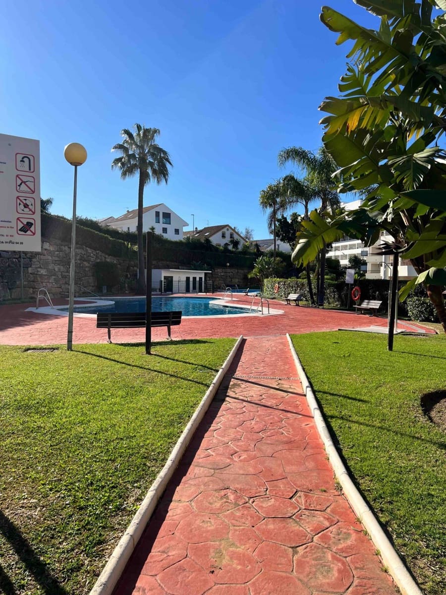 2 slaapkamer Appartement te koop in Guadalmina met zwembad garage - € 395.000 (Ref: 9629745)