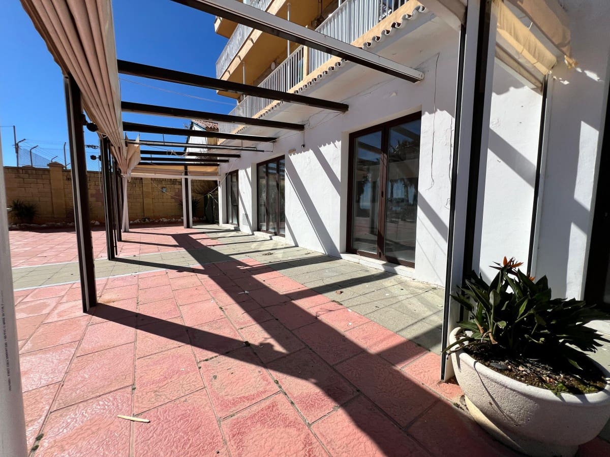 Commercial for sale in Casares with pool - € 1,295,550 (Ref: 9634027)