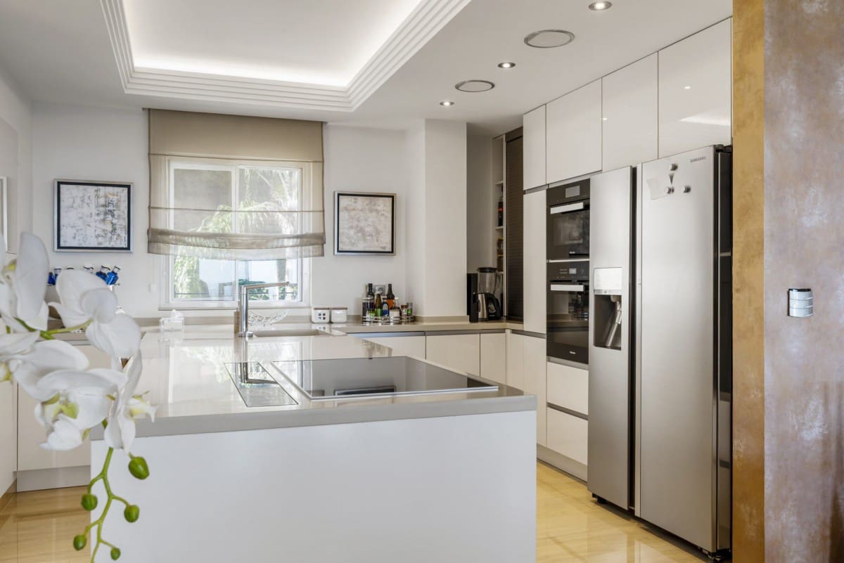 4 bedroom Penthouse for sale in Benahavis with pool garage - € 2,650,000 (Ref: 9655747)