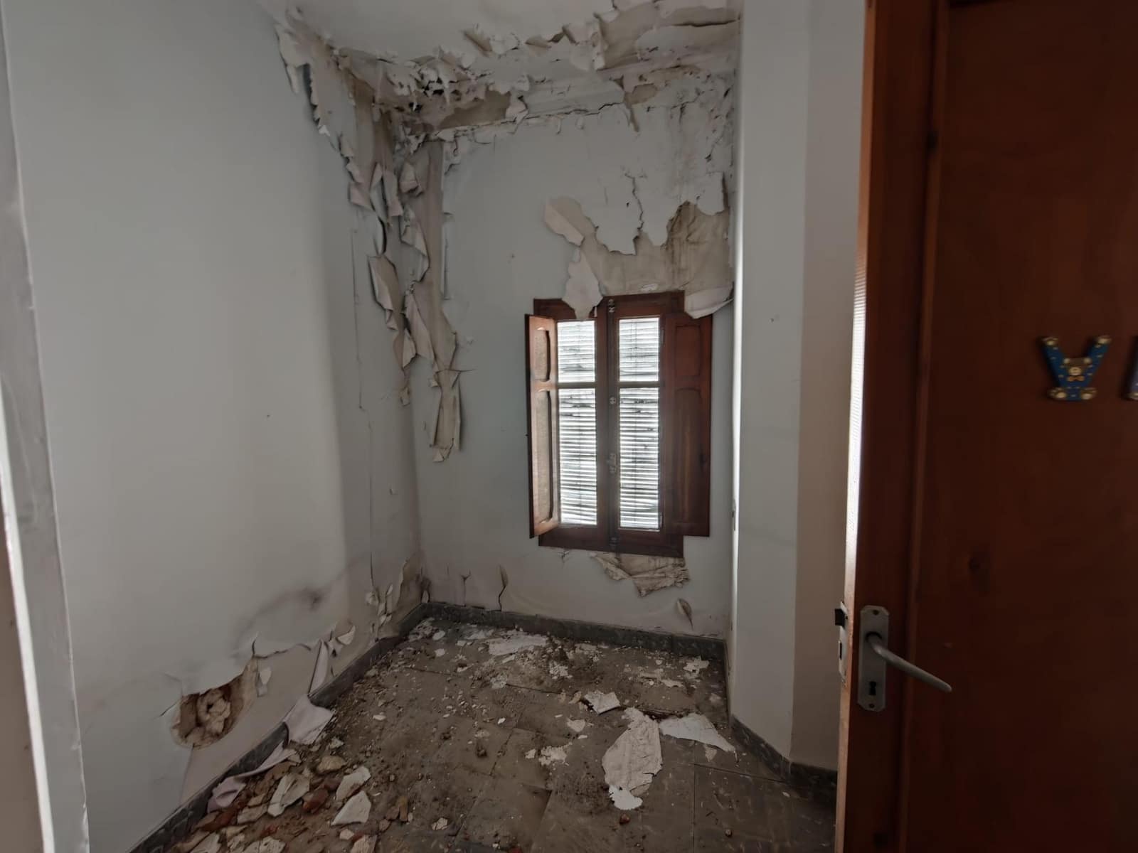 4 bedroom Townhouse for sale in Bunol - € 76,000 (Ref: 10011458)