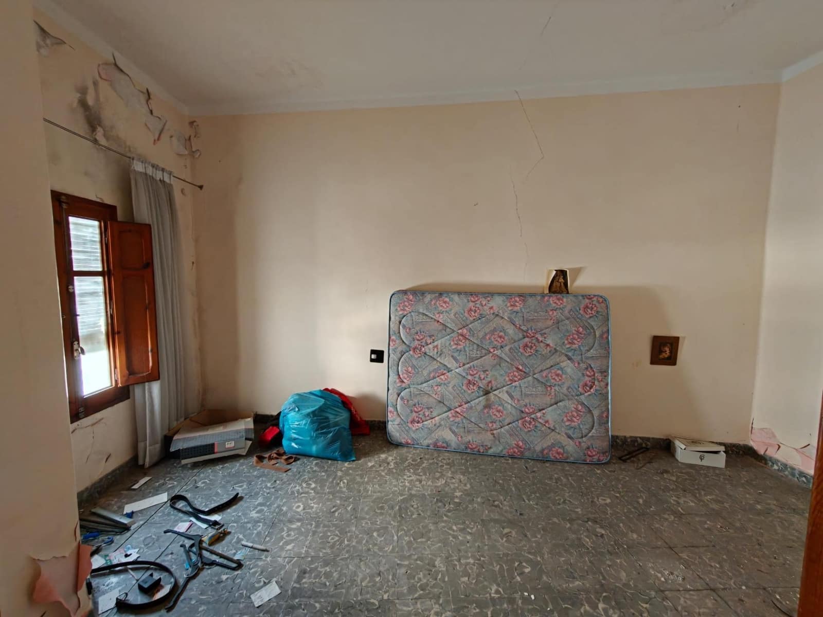 4 bedroom Townhouse for sale in Bunol - € 76,000 (Ref: 10011458)