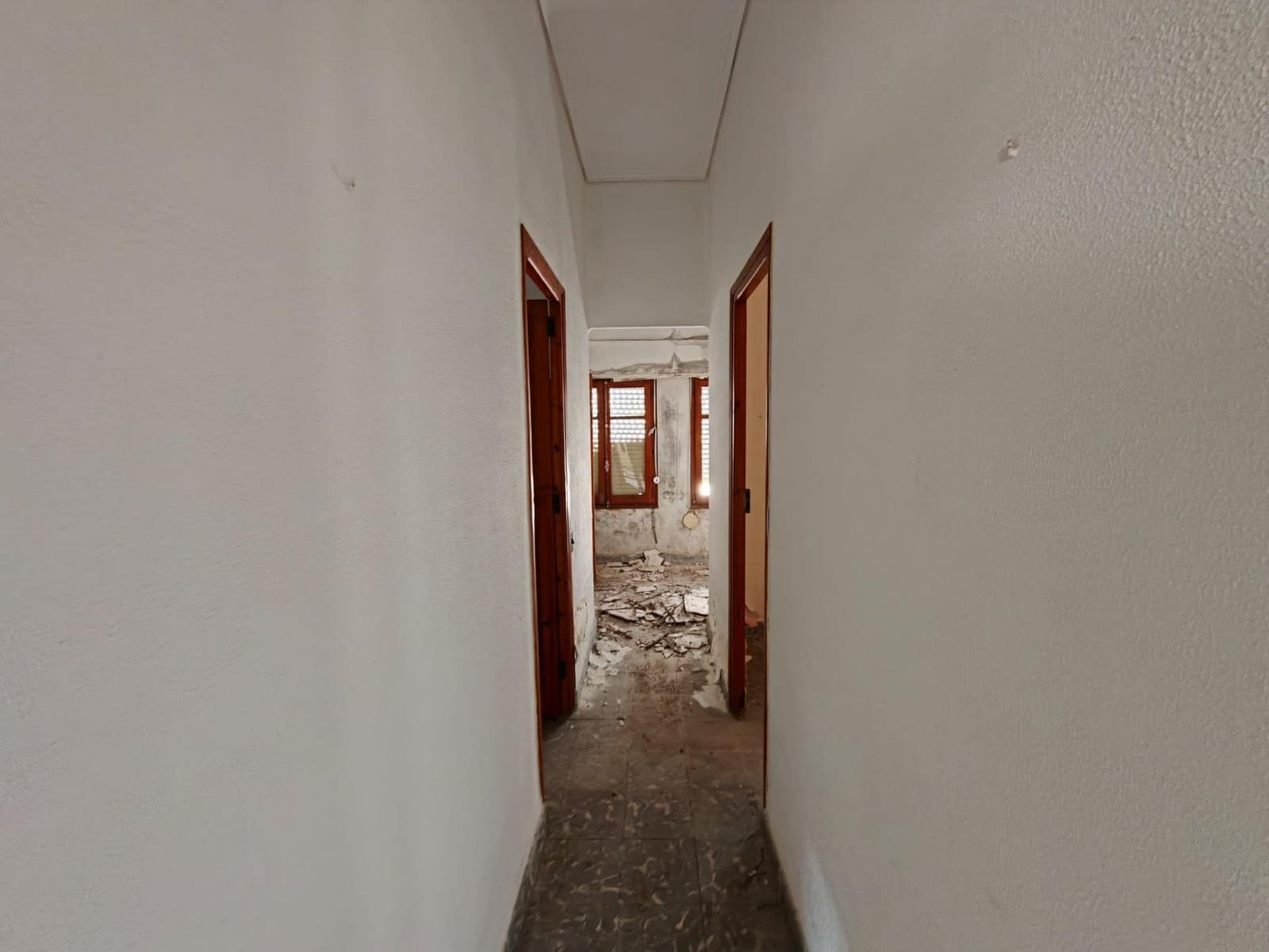4 bedroom Townhouse for sale in Bunol - € 76,000 (Ref: 10011458)