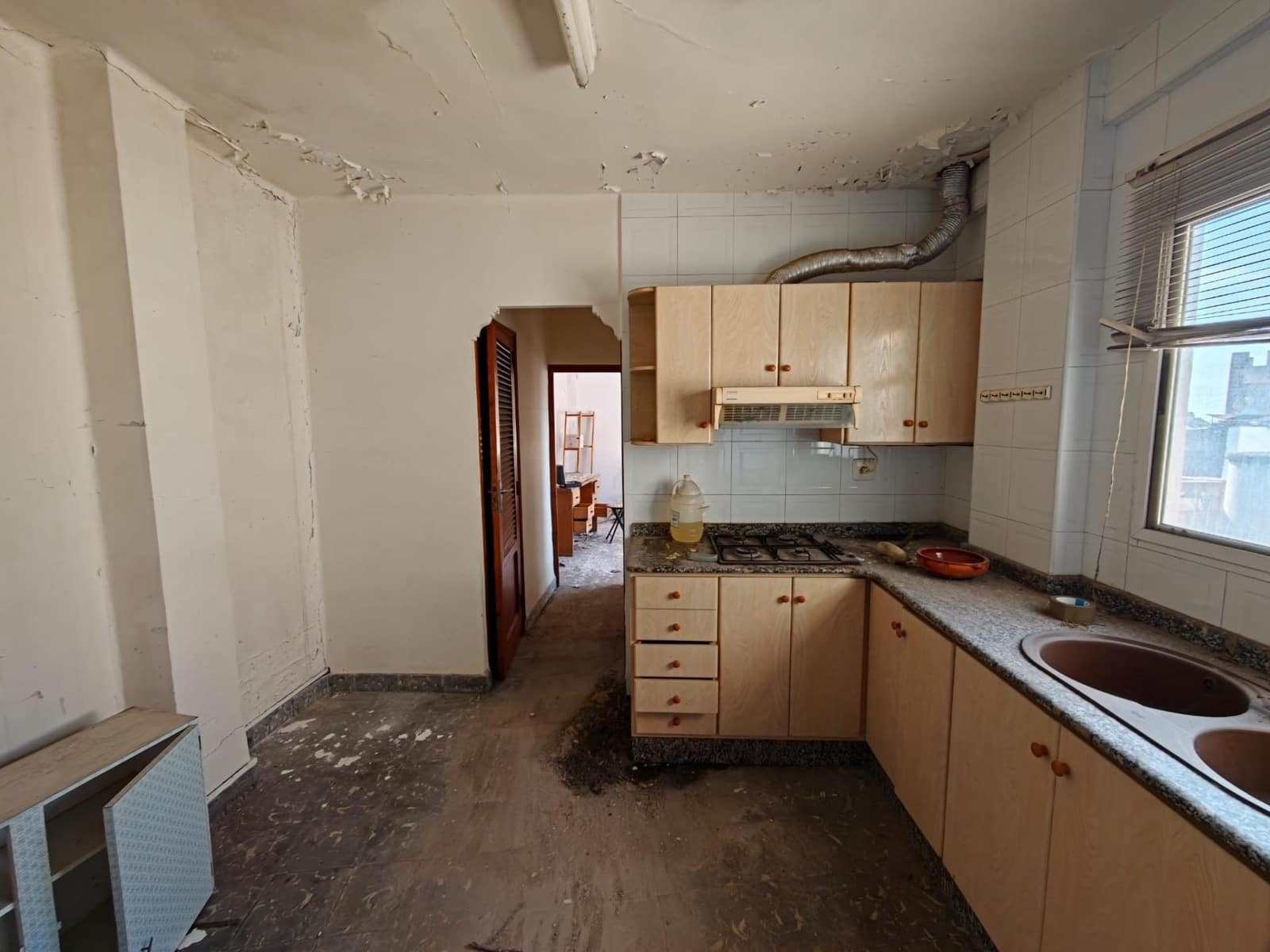 4 bedroom Townhouse for sale in Bunol - € 76,000 (Ref: 10011458)
