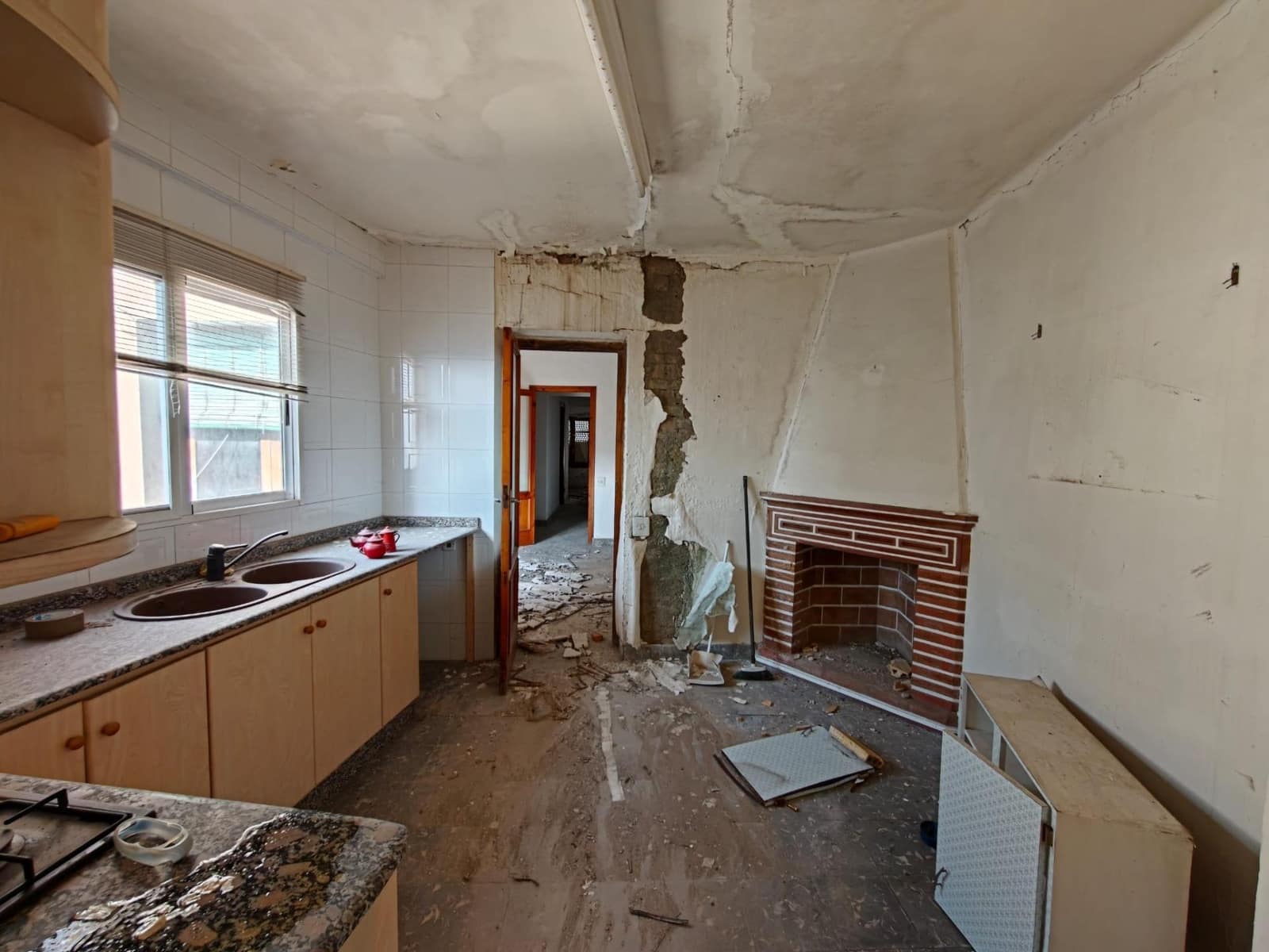 4 bedroom Townhouse for sale in Bunol - € 76,000 (Ref: 10011458)