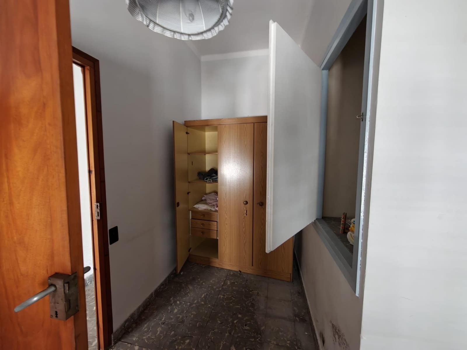 4 bedroom Townhouse for sale in Bunol - € 76,000 (Ref: 10011458)