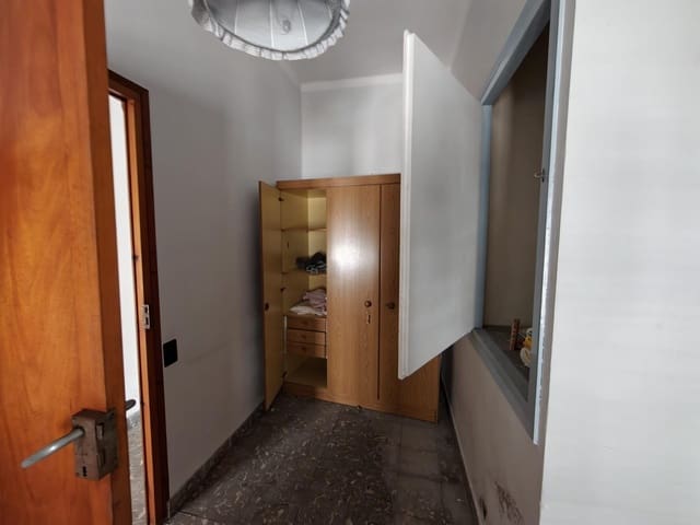 4 soveværelse Byhus til salg i Buñol - € 76.000 (Ref: 10011458)