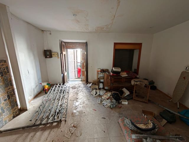 4 soveværelse Byhus til salg i Buñol - € 76.000 (Ref: 10011458)