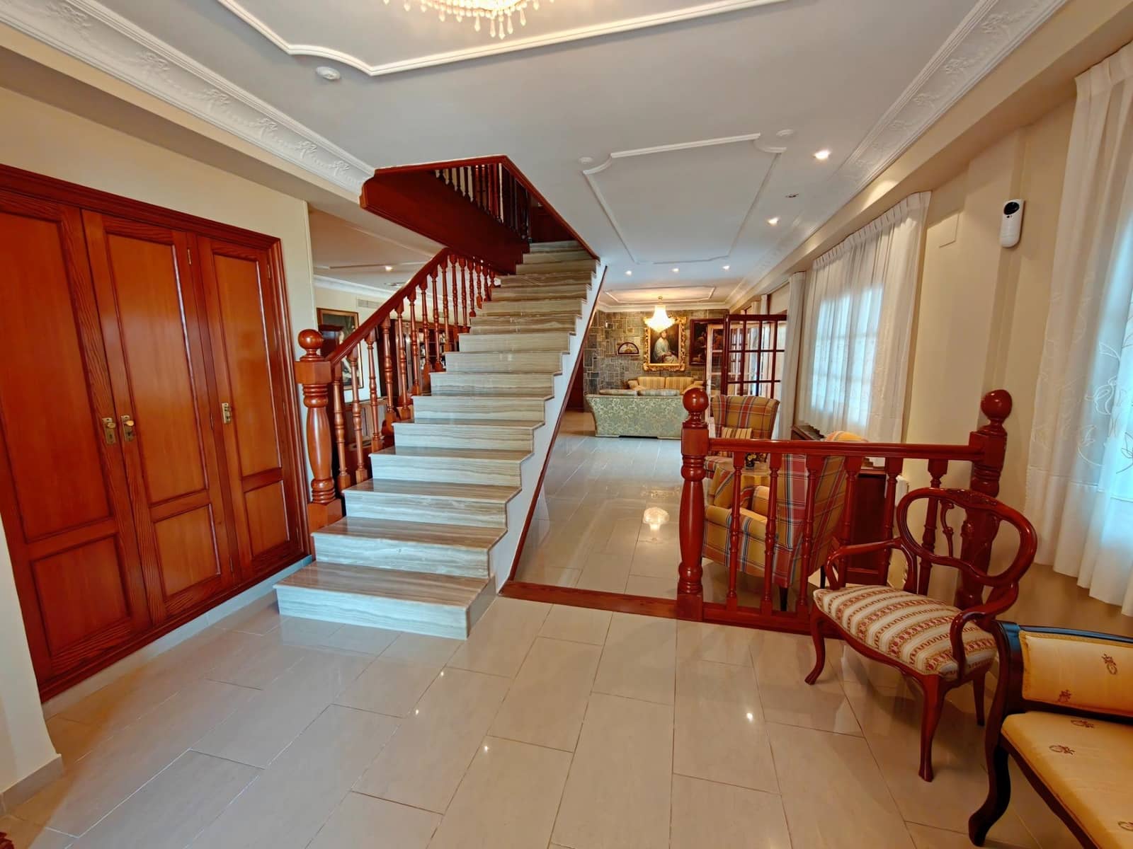 6 Zimmer Villa zu verkaufen in Chiva mit Pool Garage - 775.000 € (Ref: 10109673)