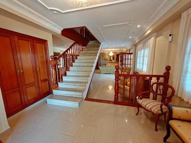 6 Zimmer Villa zu verkaufen in Chiva mit Pool Garage - 775.000 € (Ref: 10109673)