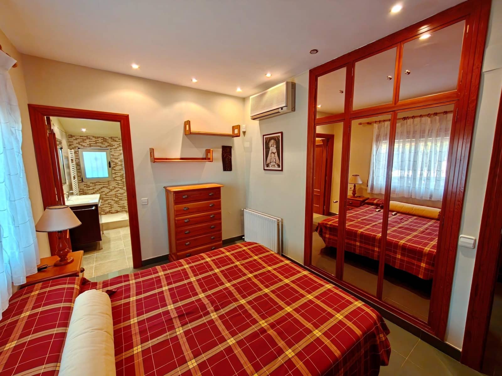 6 Zimmer Villa zu verkaufen in Chiva mit Pool Garage - 775.000 € (Ref: 10109673)