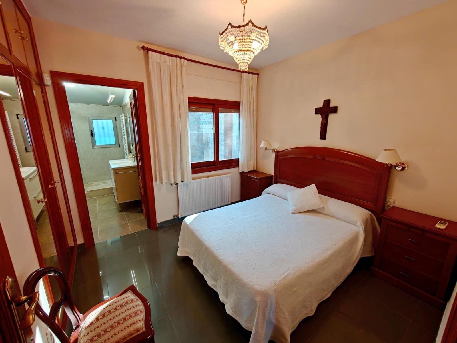6 Zimmer Villa zu verkaufen in Chiva mit Pool Garage - 775.000 € (Ref: 10109673)