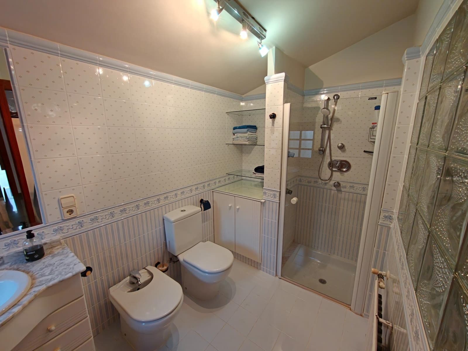 6 Zimmer Villa zu verkaufen in Chiva mit Pool Garage - 775.000 € (Ref: 10109673)