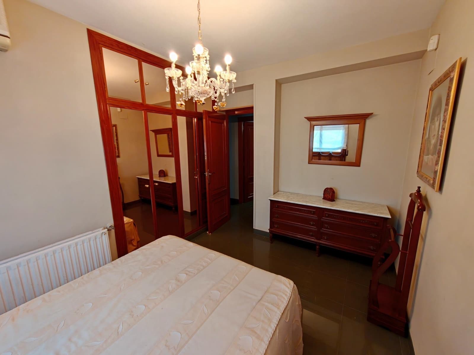 6 Zimmer Villa zu verkaufen in Chiva mit Pool Garage - 775.000 € (Ref: 10109673)