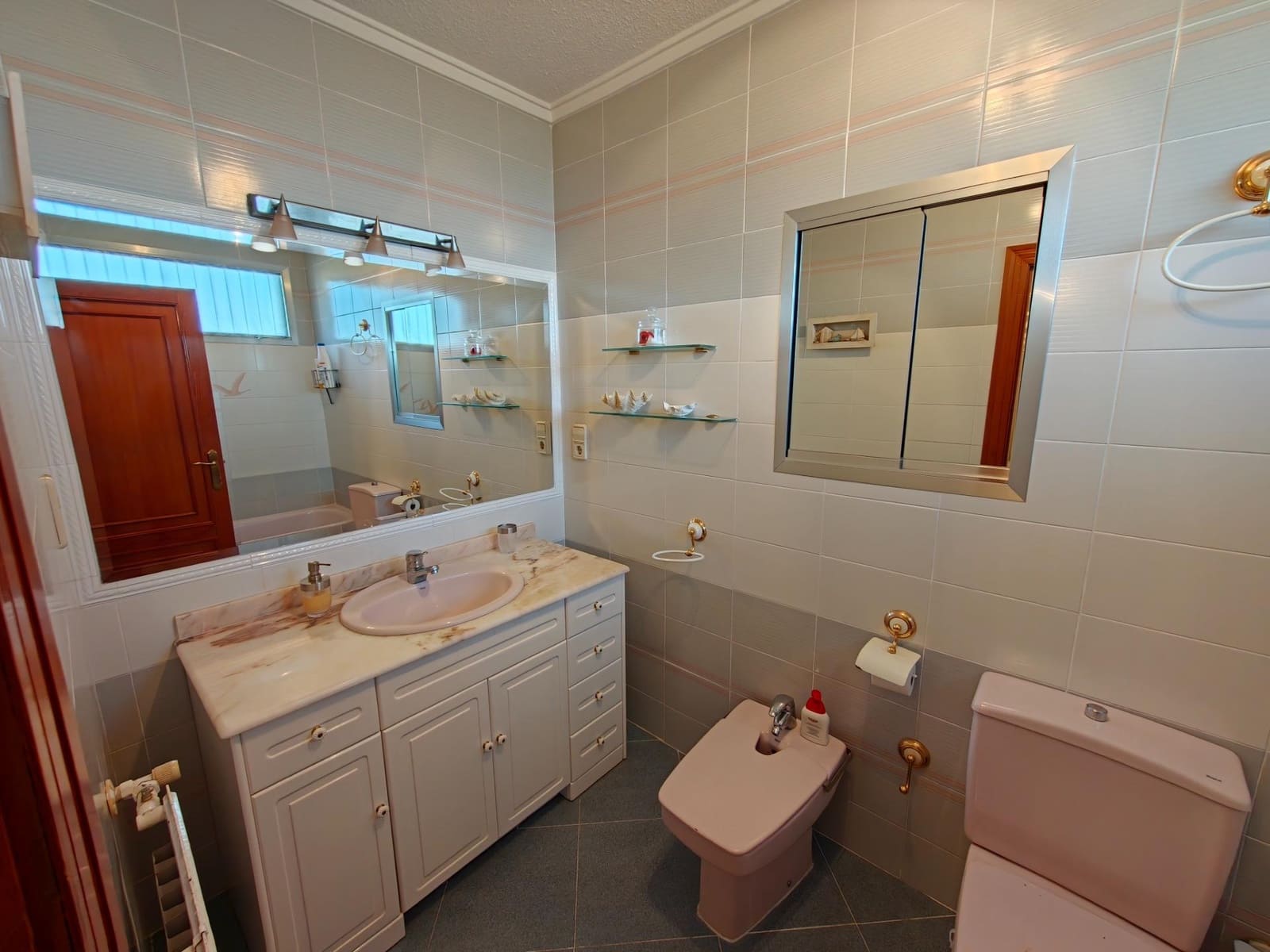6 Zimmer Villa zu verkaufen in Chiva mit Pool Garage - 775.000 € (Ref: 10109673)