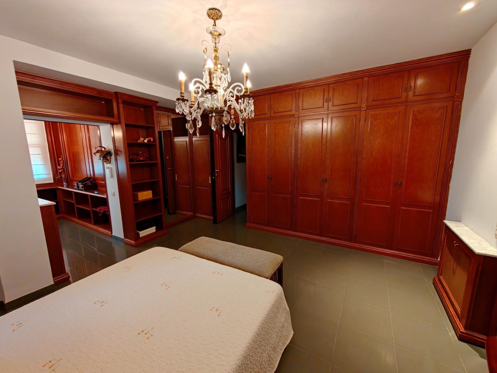 6 Zimmer Villa zu verkaufen in Chiva mit Pool Garage - 775.000 € (Ref: 10109673)