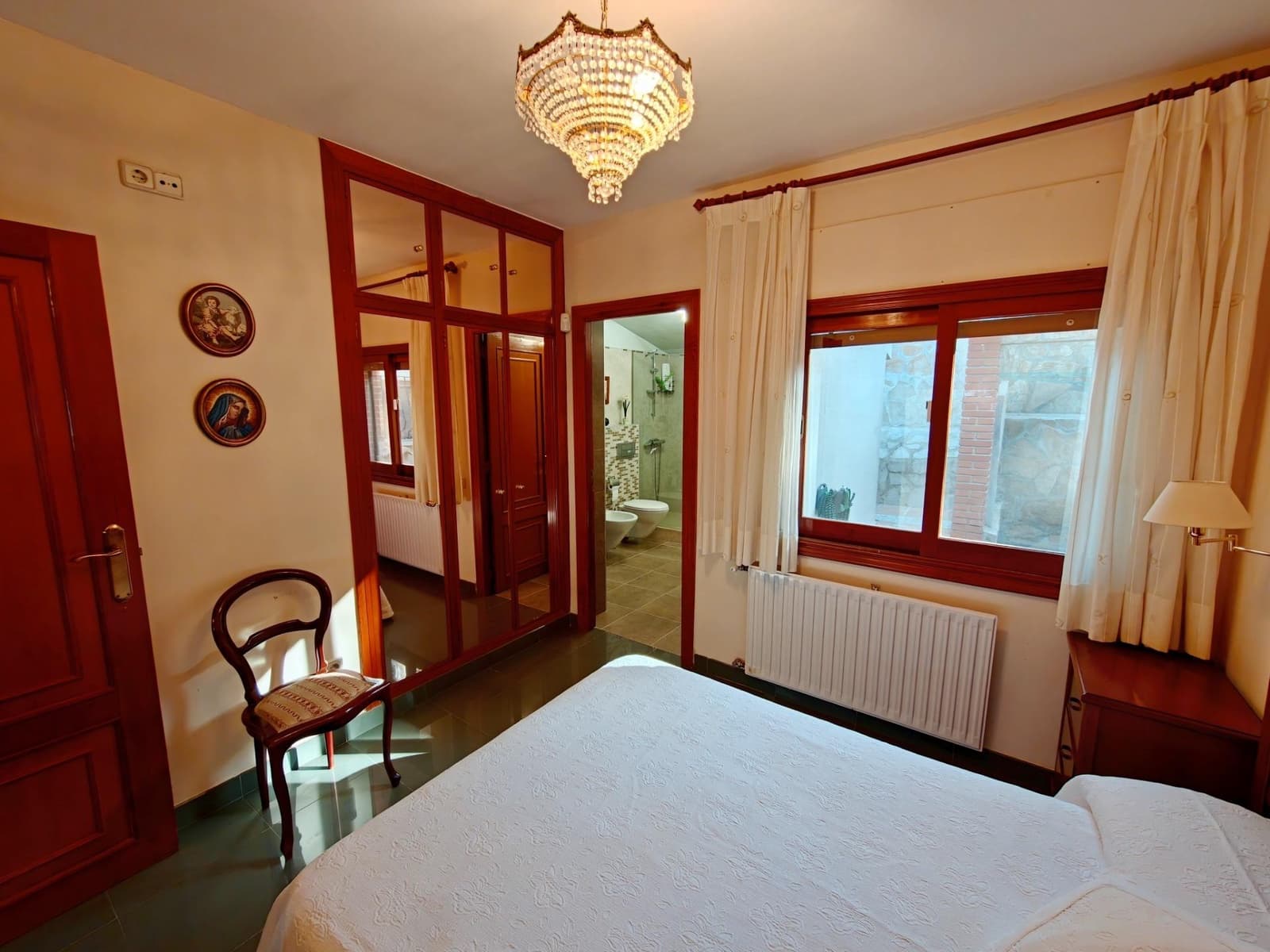 6 Zimmer Villa zu verkaufen in Chiva mit Pool Garage - 775.000 € (Ref: 10109673)