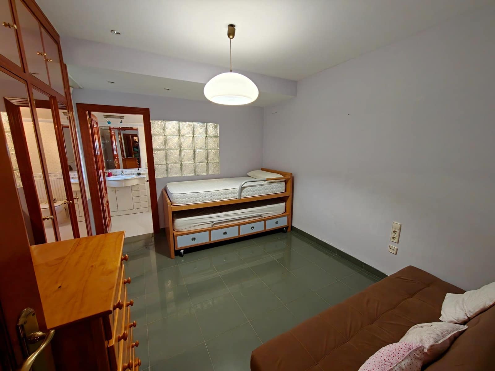 6 Zimmer Villa zu verkaufen in Chiva mit Pool Garage - 775.000 € (Ref: 10109673)