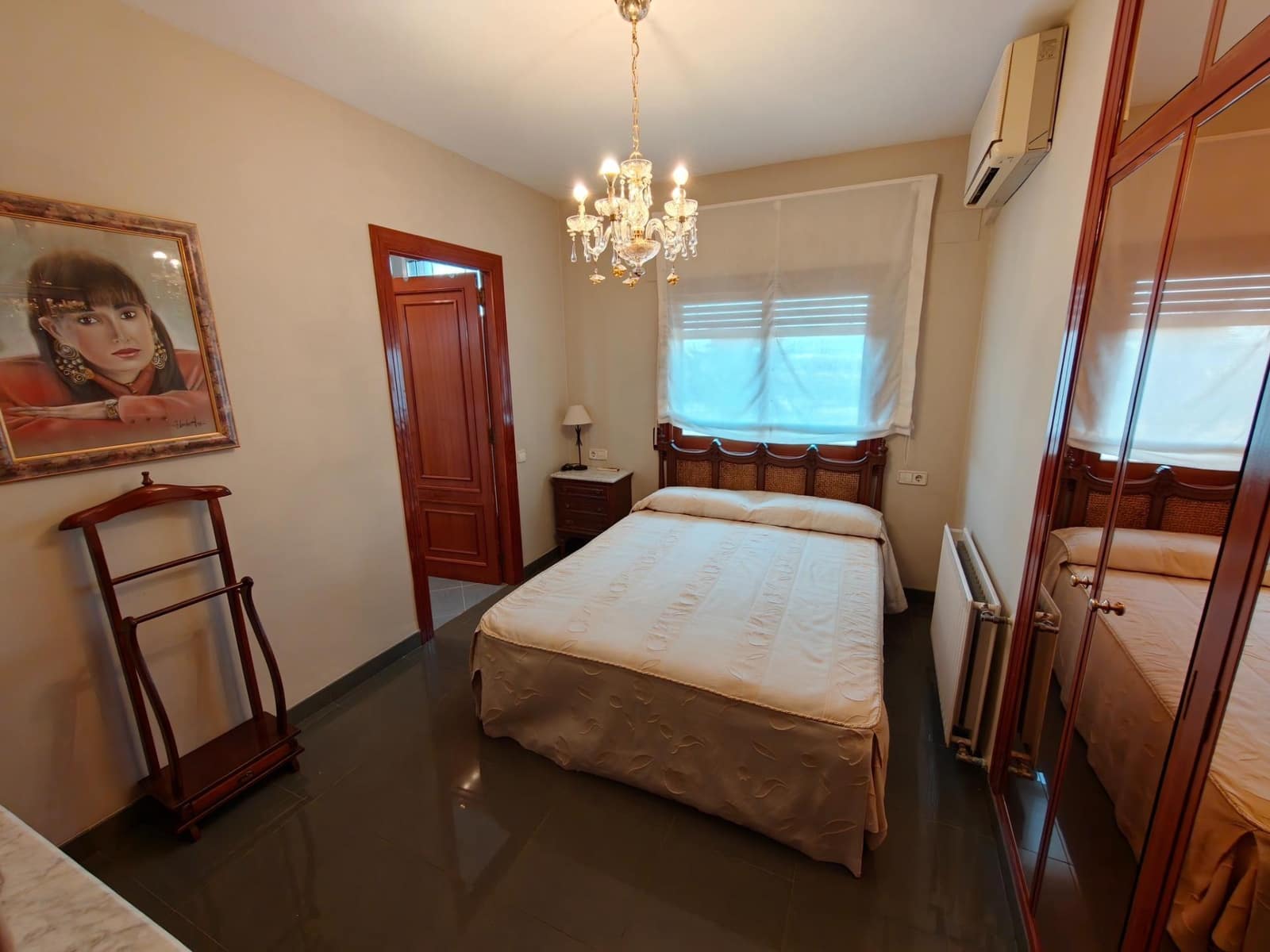 6 Zimmer Villa zu verkaufen in Chiva mit Pool Garage - 775.000 € (Ref: 10109673)