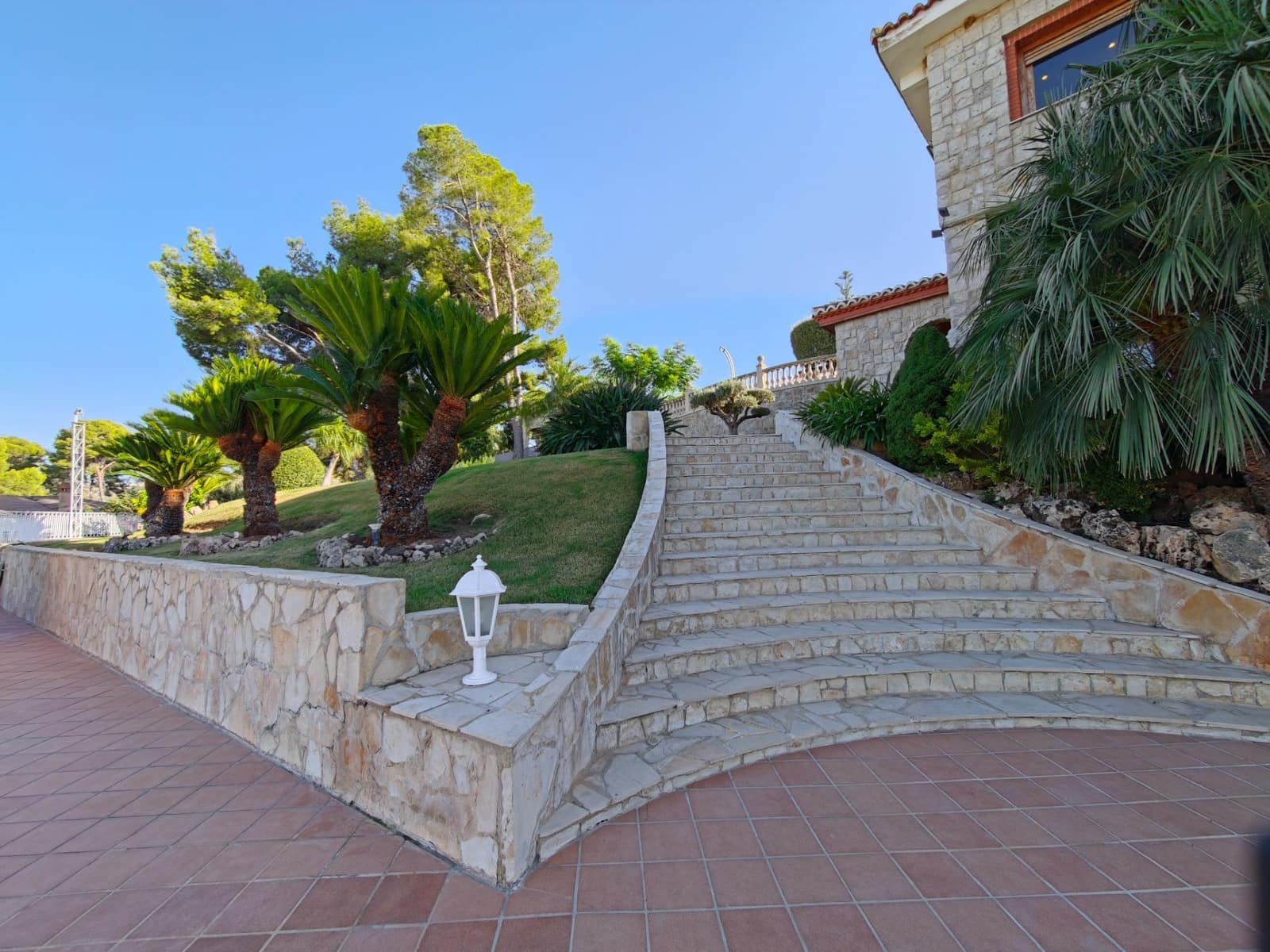 6 Zimmer Villa zu verkaufen in Chiva mit Pool Garage - 775.000 € (Ref: 10109673)
