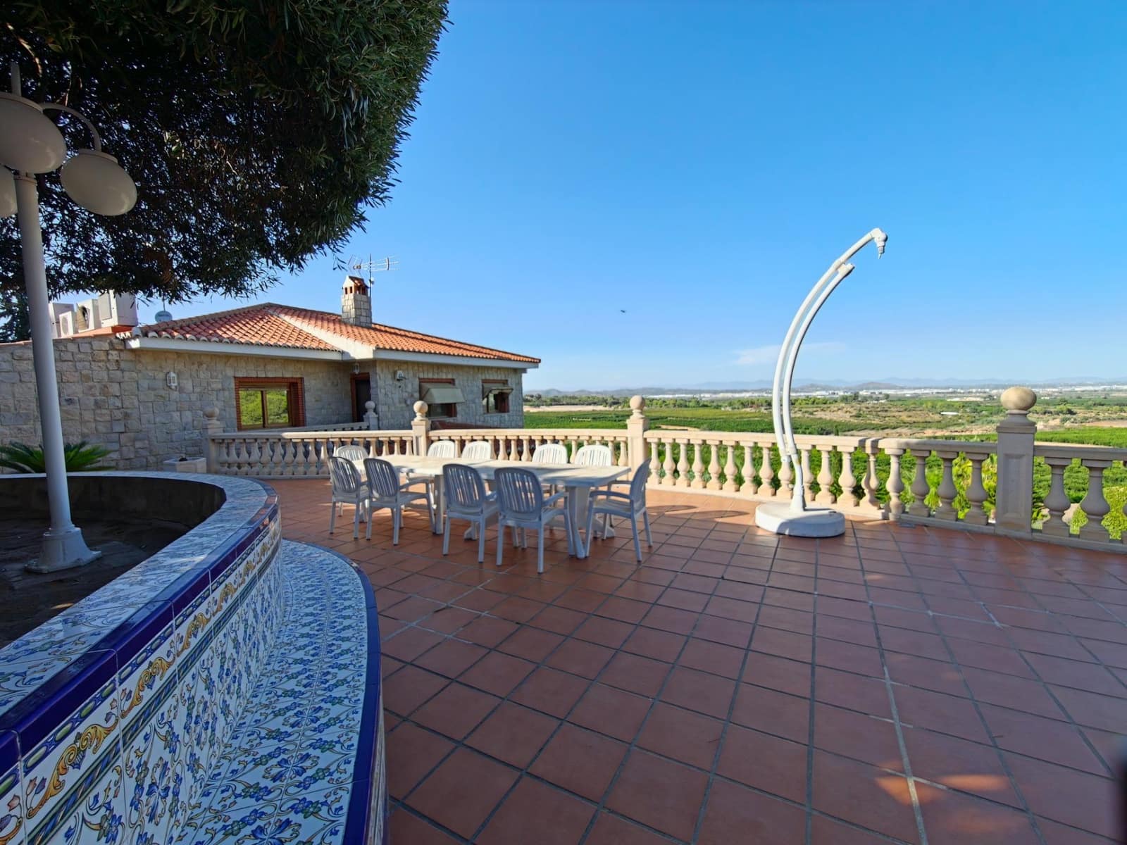 6 Zimmer Villa zu verkaufen in Chiva mit Pool Garage - 775.000 € (Ref: 10109673)