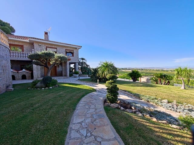 6 Zimmer Villa zu verkaufen in Chiva mit Pool Garage - 775.000 € (Ref: 10109673)