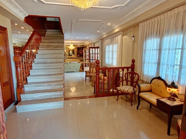 6 Zimmer Villa zu verkaufen in Chiva mit Pool Garage - 775.000 € (Ref: 10109673)