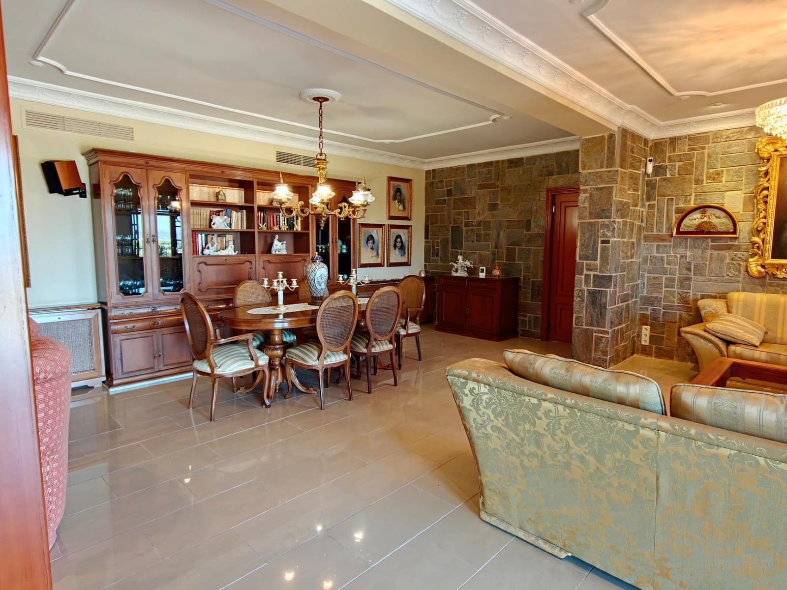 6 Zimmer Villa zu verkaufen in Chiva mit Pool Garage - 775.000 € (Ref: 10109673)