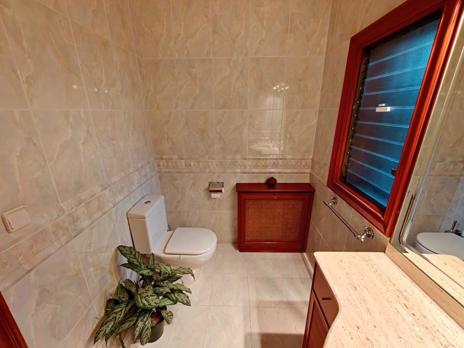 6 Zimmer Villa zu verkaufen in Chiva mit Pool Garage - 775.000 € (Ref: 10109673)