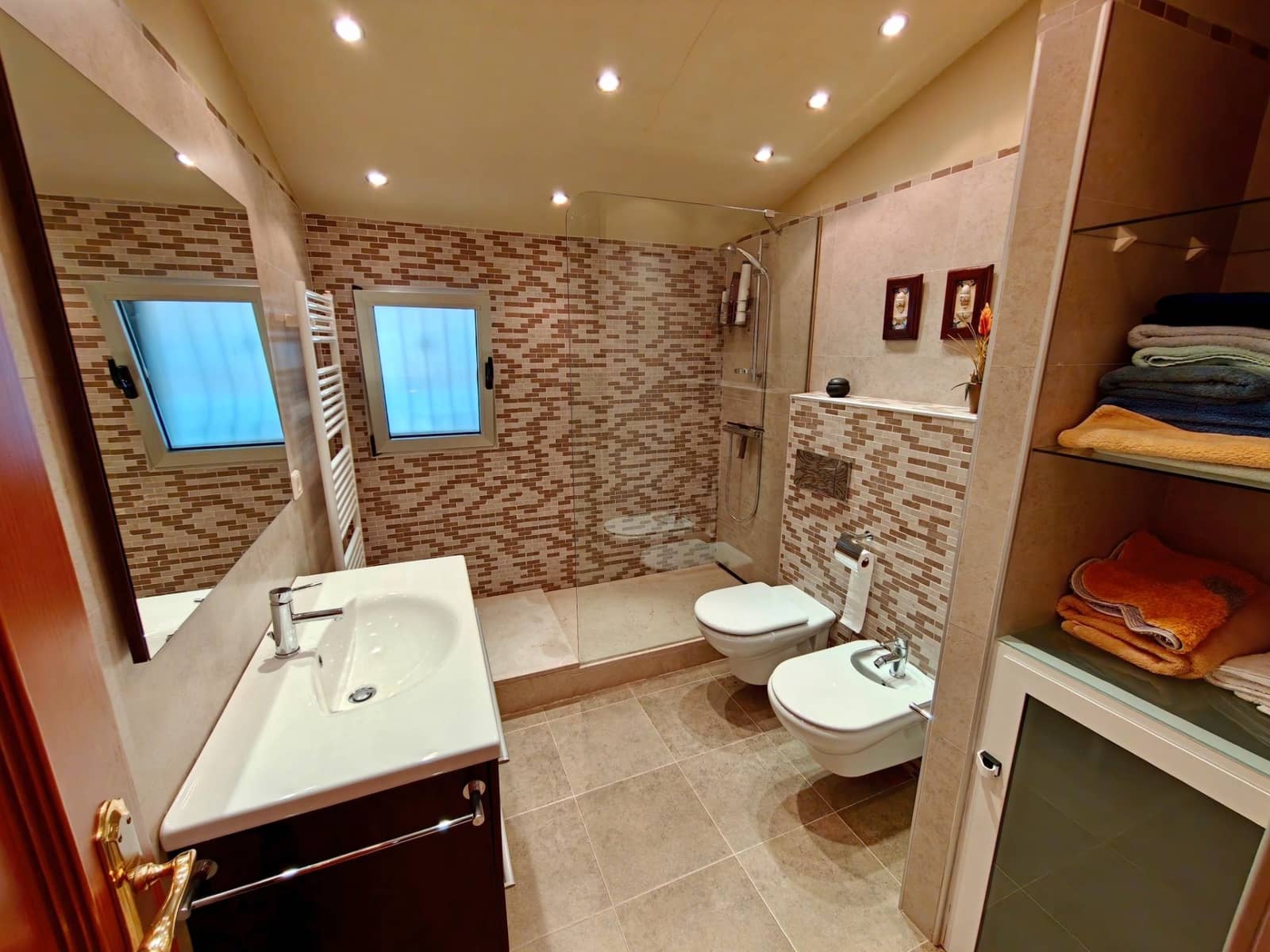 6 Zimmer Villa zu verkaufen in Chiva mit Pool Garage - 775.000 € (Ref: 10109673)