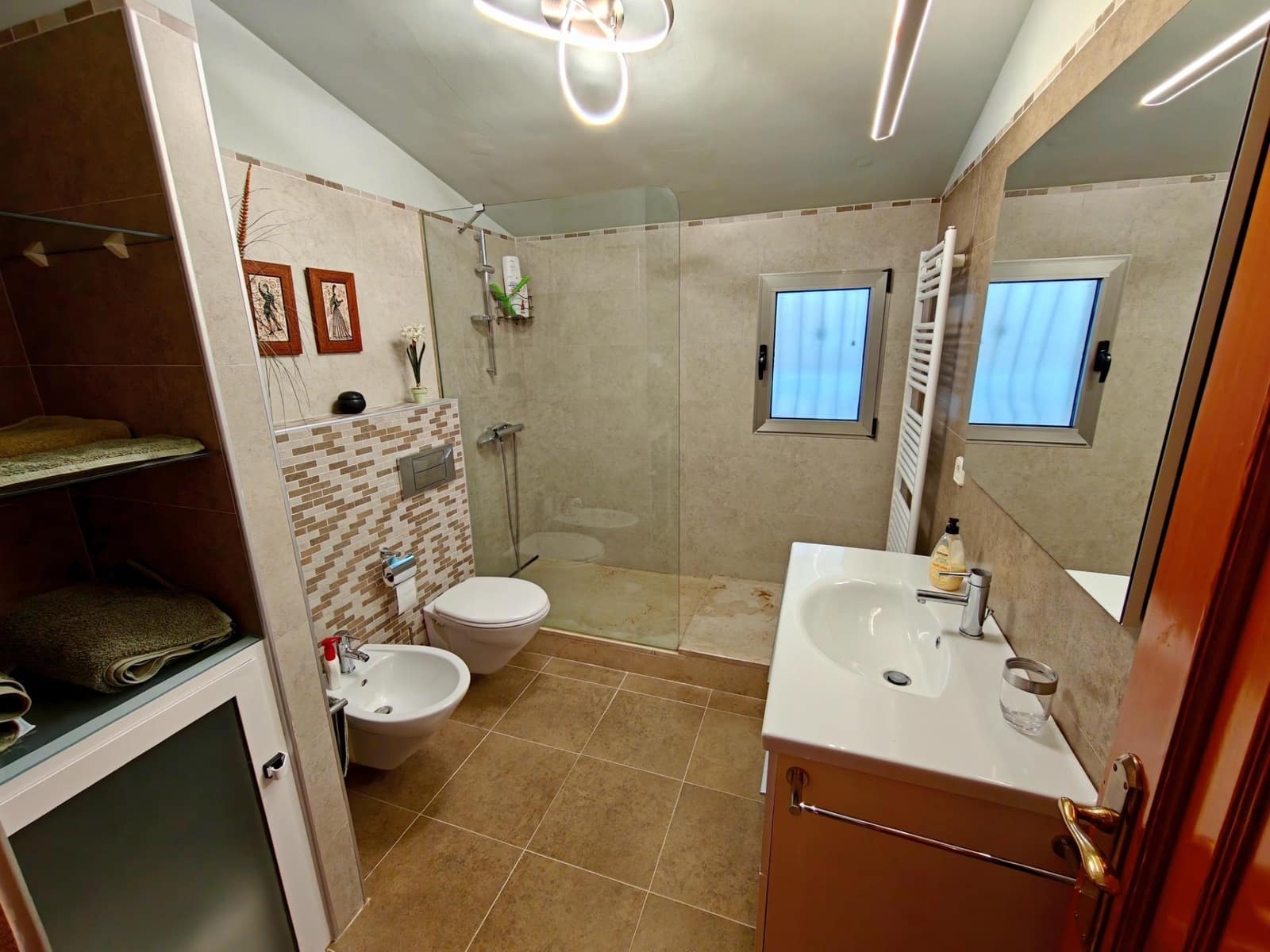 6 Zimmer Villa zu verkaufen in Chiva mit Pool Garage - 775.000 € (Ref: 10109673)