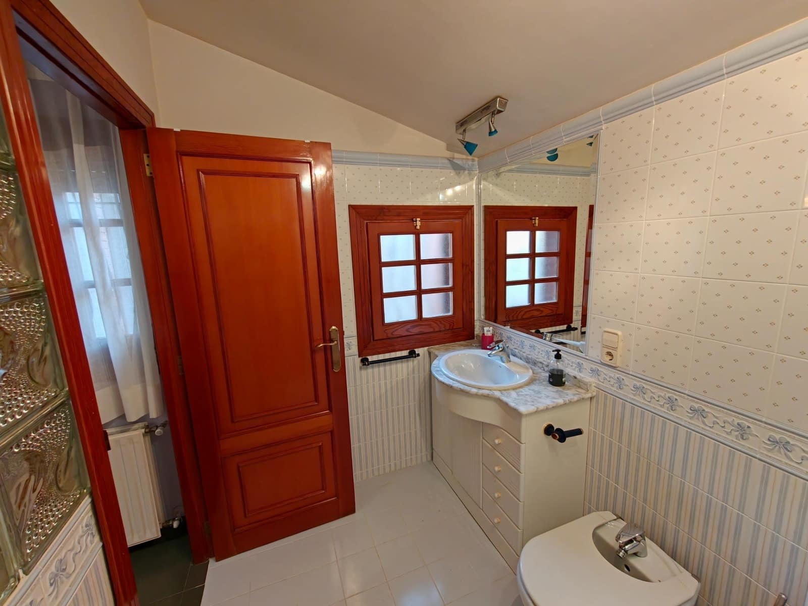 6 Zimmer Villa zu verkaufen in Chiva mit Pool Garage - 775.000 € (Ref: 10109673)