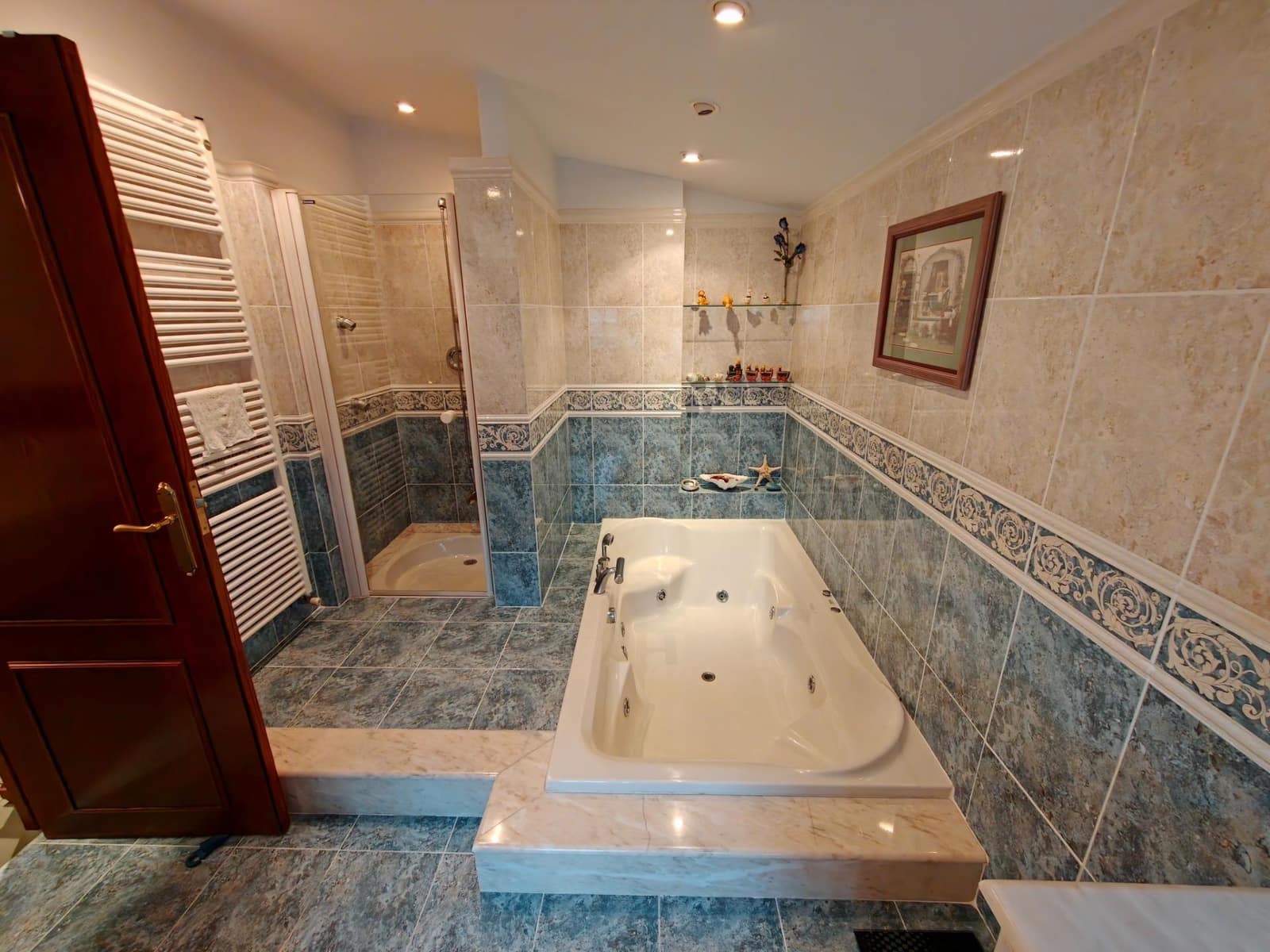 6 Zimmer Villa zu verkaufen in Chiva mit Pool Garage - 775.000 € (Ref: 10109673)