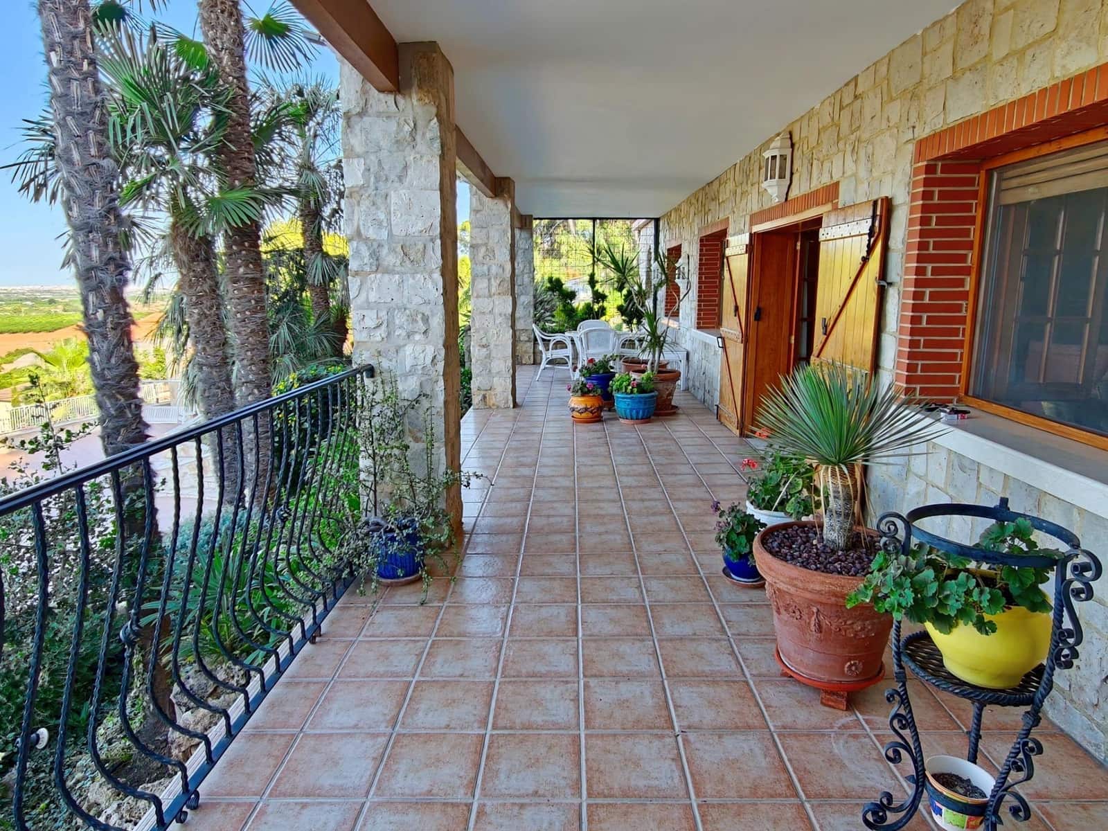 6 Zimmer Villa zu verkaufen in Chiva mit Pool Garage - 775.000 € (Ref: 10109673)