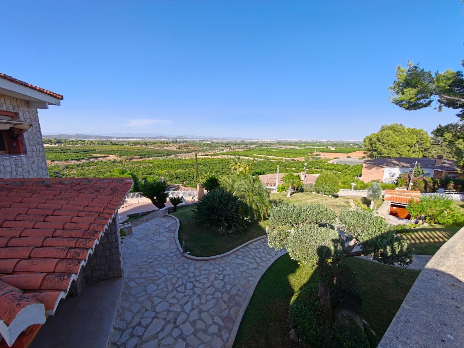 6 Zimmer Villa zu verkaufen in Chiva mit Pool Garage - 775.000 € (Ref: 10109673)
