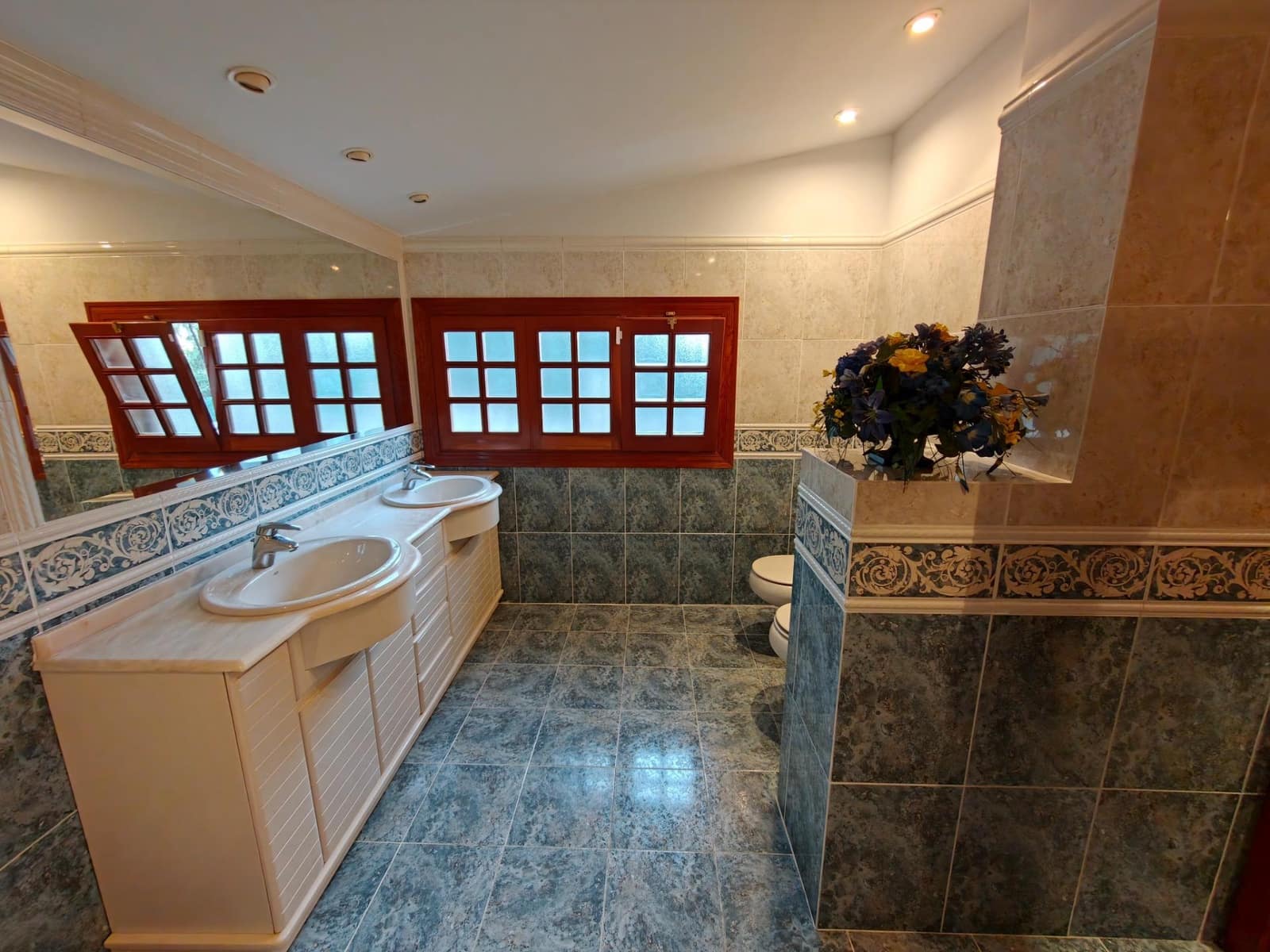 6 Zimmer Villa zu verkaufen in Chiva mit Pool Garage - 775.000 € (Ref: 10109673)