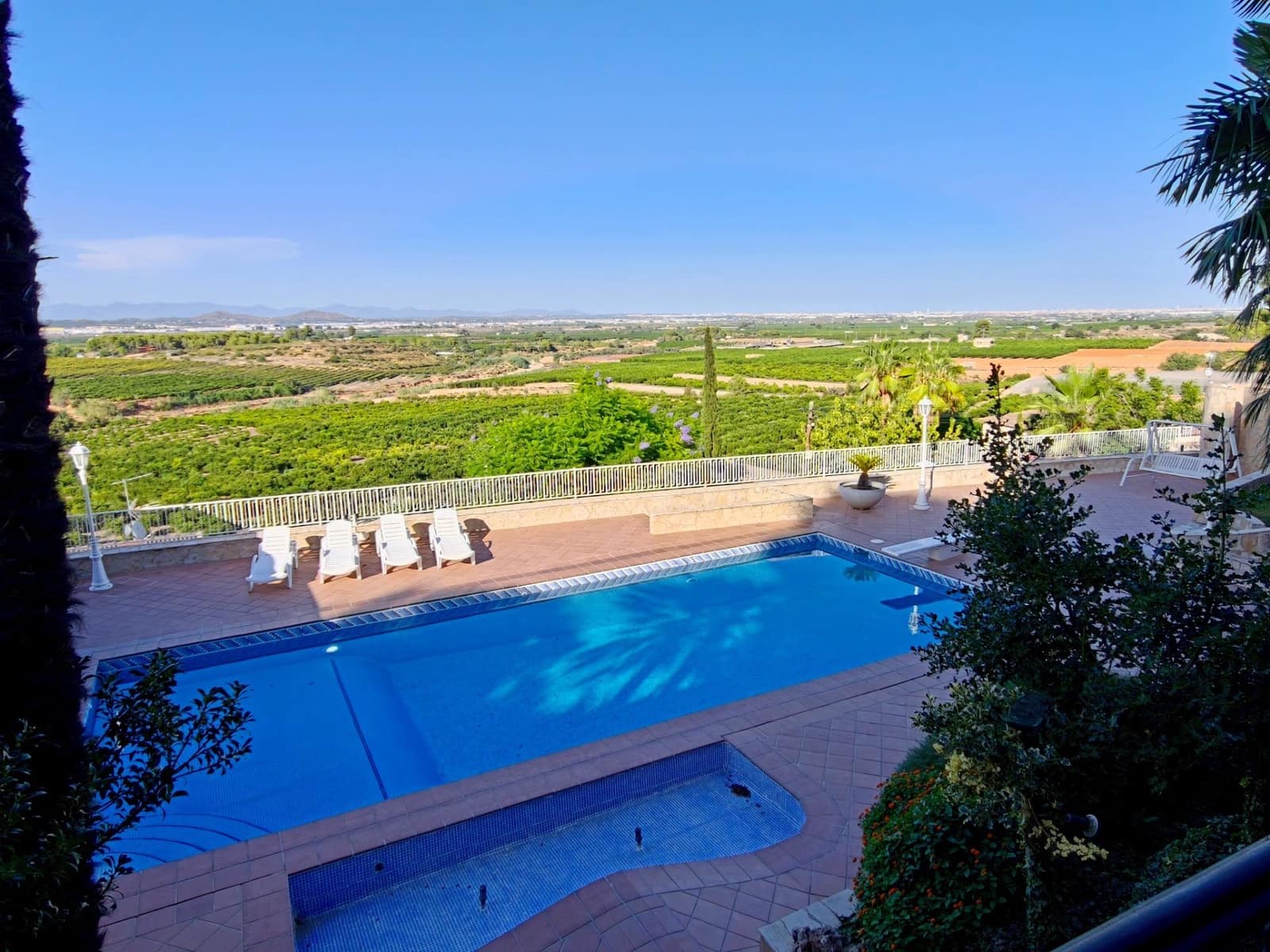 6 Zimmer Villa zu verkaufen in Chiva mit Pool Garage - 775.000 € (Ref: 10109673)