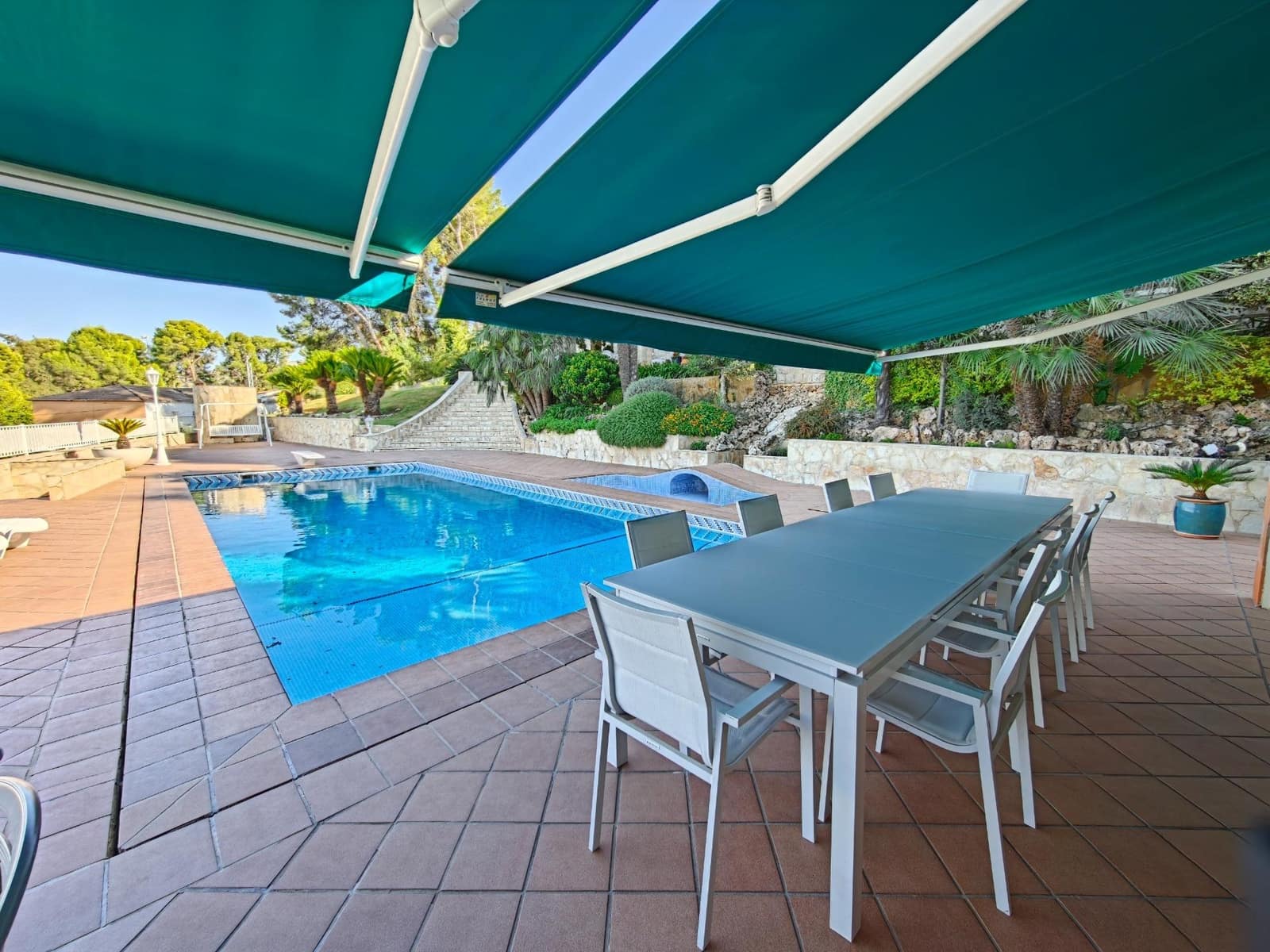 6 Zimmer Villa zu verkaufen in Chiva mit Pool Garage - 775.000 € (Ref: 10109673)