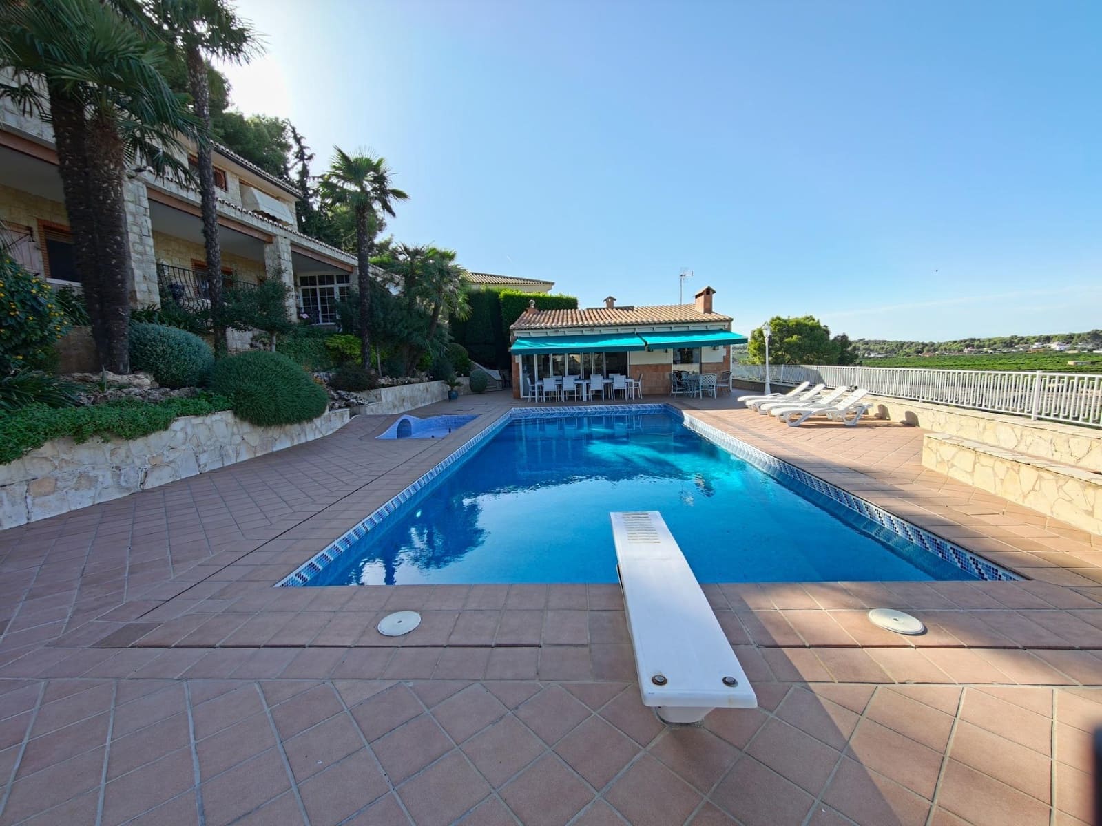 6 Zimmer Villa zu verkaufen in Chiva mit Pool Garage - 775.000 € (Ref: 10109673)