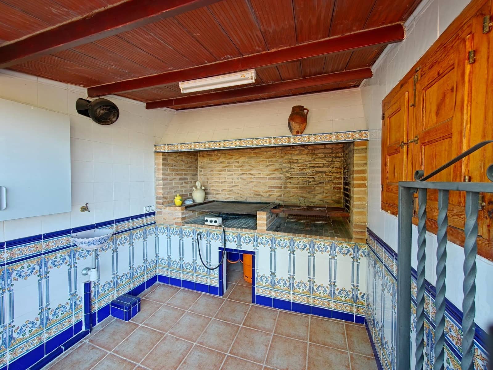 6 Zimmer Villa zu verkaufen in Chiva mit Pool Garage - 775.000 € (Ref: 10109673)