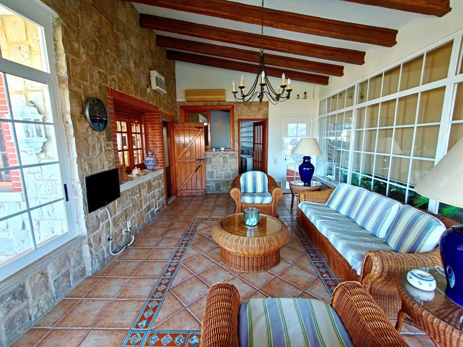 6 Zimmer Villa zu verkaufen in Chiva mit Pool Garage - 775.000 € (Ref: 10109673)