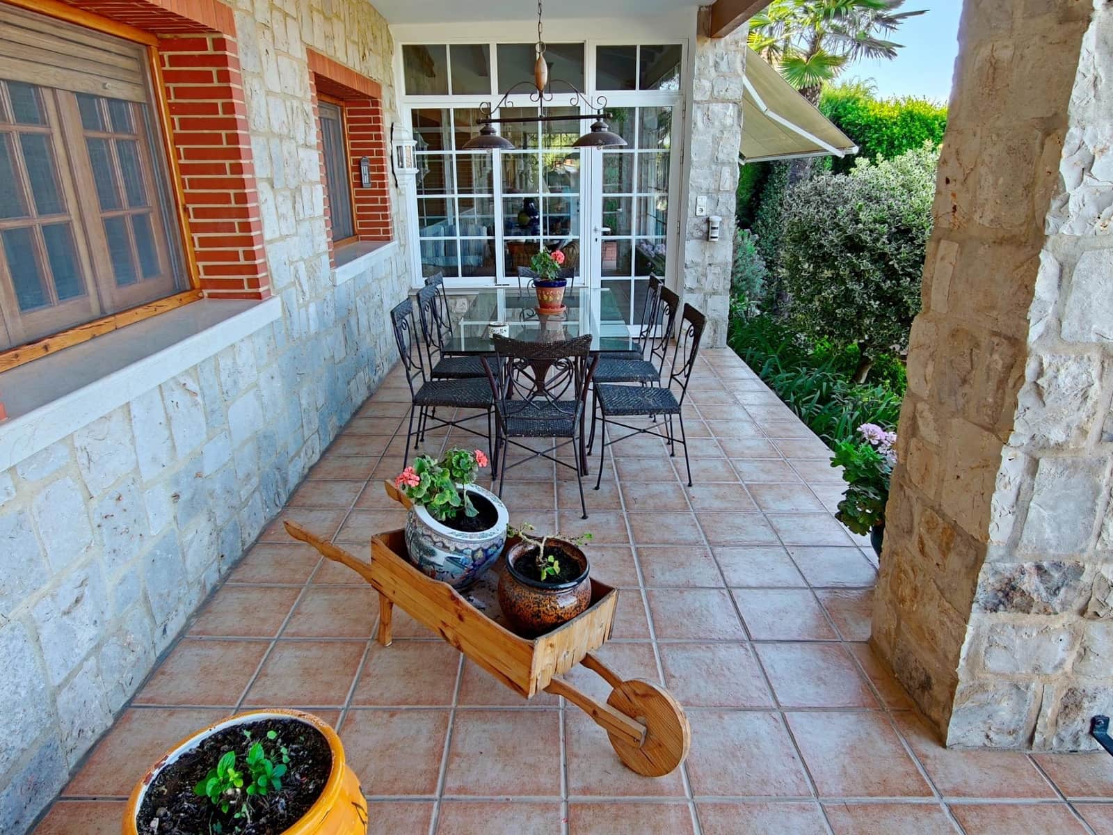 6 Zimmer Villa zu verkaufen in Chiva mit Pool Garage - 775.000 € (Ref: 10109673)