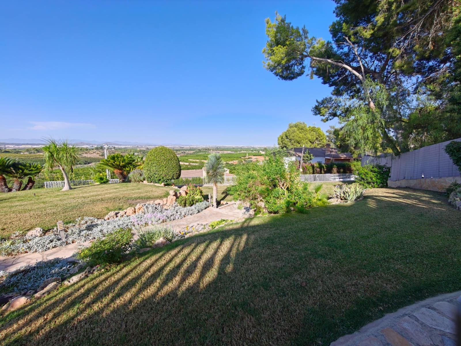 6 Zimmer Villa zu verkaufen in Chiva mit Pool Garage - 775.000 € (Ref: 10109673)