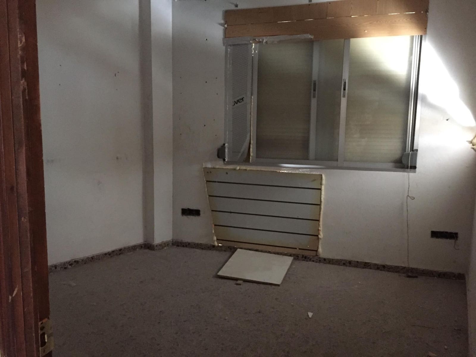 Erhverv til salg i Bunol - € 170.000 (Ref: 8312256)