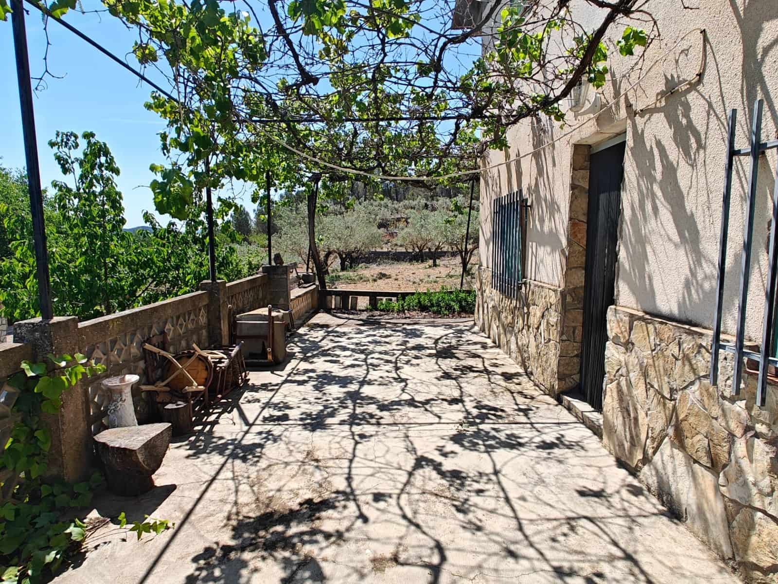 3 soveværelse Villa til salg i Yatova med garage - € 85.000 (Ref: 8312271)