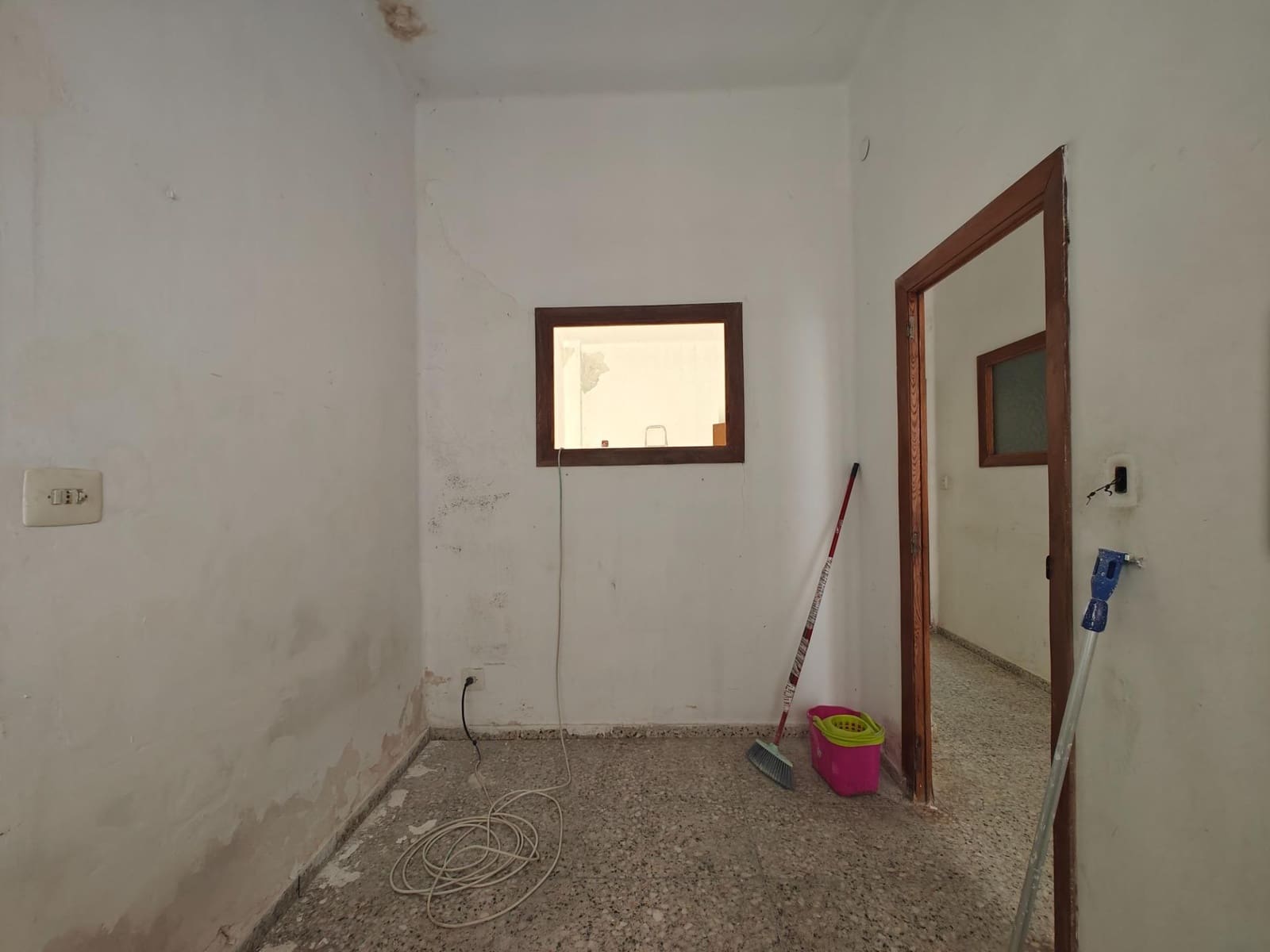 Erhverv til salg i Bunol - € 80.000 (Ref: 8312280)